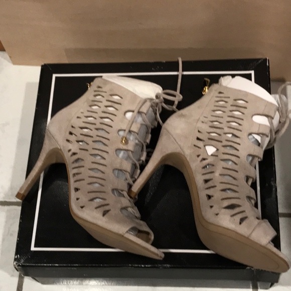 🆕️ Karl Lagerfeld Berry Cutout Open Toe Taupe Suede Booties size 5 - Picture 6 of 12